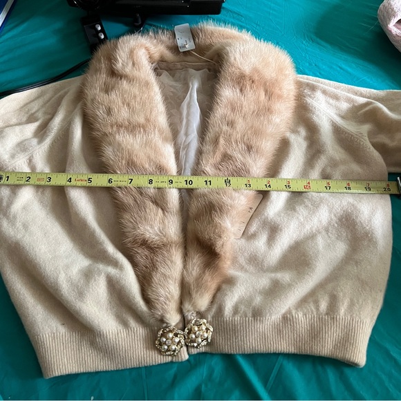 Vintage Hadley Cashmere Sweater with detachable Mink Fur - Picture 8 of 8
